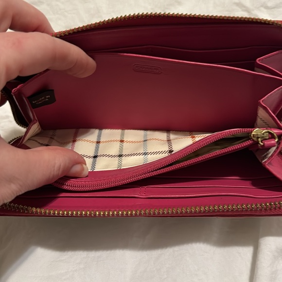 Coach pink and brown wallet with light pink accents - Picture 7 of 9